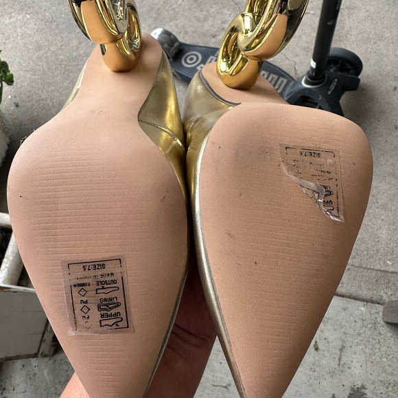 Elegant Gold Heels with Artistic Design - Picture 8 of 9